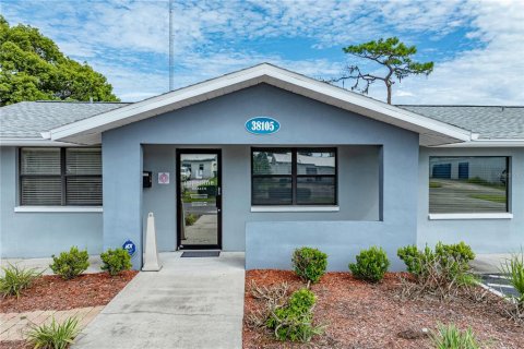 Commercial property in Zephyrhills, Florida 129.32 sq.m. № 2384106 - photo 28