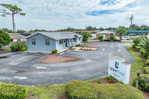 Commercial property in Zephyrhills, Florida 129.32 sq.m. № 2384106 - photo 26
