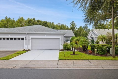 House in Land O' Lakes, Florida 2 bedrooms, 124.49 sq.m. № 2212333