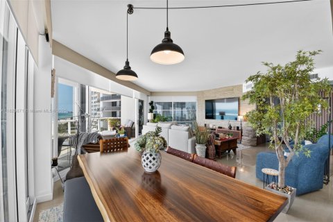 Condominio en venta en Sunny Isles Beach, Florida, 3 dormitorios, 205.31 m2 № 2034745 - foto 9