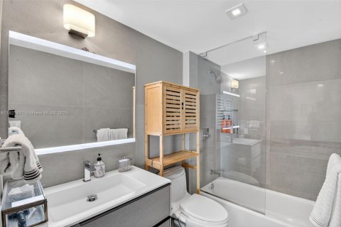 Condominio en venta en Sunny Isles Beach, Florida, 3 dormitorios, 205.31 m2 № 2034745 - foto 23