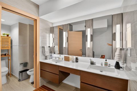 Condominio en venta en Sunny Isles Beach, Florida, 3 dormitorios, 205.31 m2 № 2034745 - foto 17