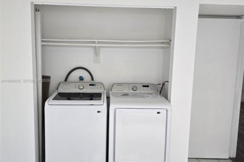 Appartement à louer à Miami, Floride: 2 chambres, 74.32 m2 № 2056120 - photo 15