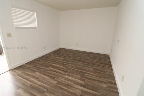 Appartement à louer à Miami, Floride: 2 chambres, 74.32 m2 № 2056120 - photo 4