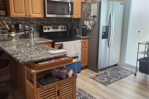 Condo in Doral, Florida, 2 bedrooms  № 1861718 - photo 5