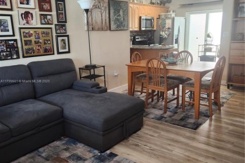 Condo in Doral, Florida, 2 bedrooms  № 1861718 - photo 3