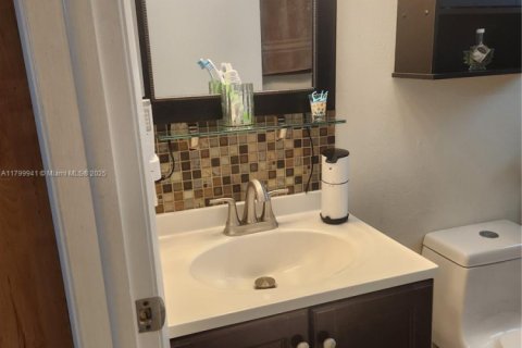 Condo in Doral, Florida, 2 bedrooms  № 1861718 - photo 10