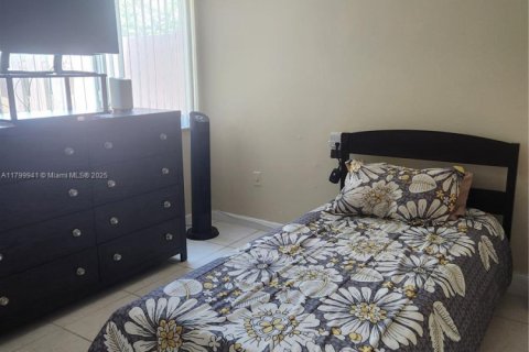 Condo in Doral, Florida, 2 bedrooms  № 1861718 - photo 11
