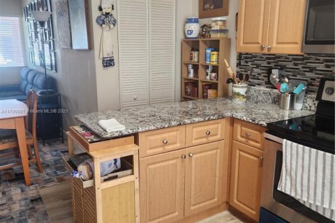 Condo in Doral, Florida, 2 bedrooms  № 1861718 - photo 6