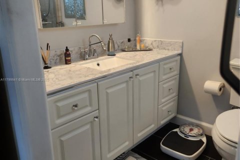 Condo in Doral, Florida, 2 bedrooms  № 1861718 - photo 15