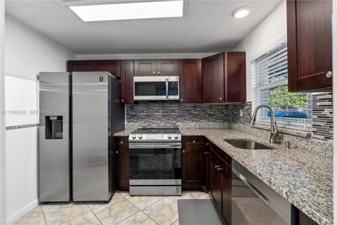 Condominio en venta en Sunrise, Florida, 1 dormitorio, 78.97 m2 № 2050522 - foto 3