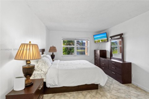 Condominio en venta en Sunrise, Florida, 1 dormitorio, 78.97 m2 № 2050522 - foto 13