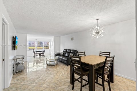 Condominio en venta en Sunrise, Florida, 1 dormitorio, 78.97 m2 № 2050522 - foto 7