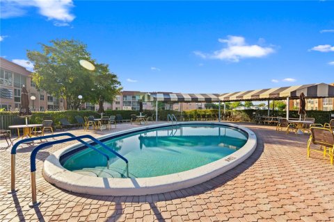 Condominio en venta en Sunrise, Florida, 1 dormitorio, 78.97 m2 № 2050522 - foto 27