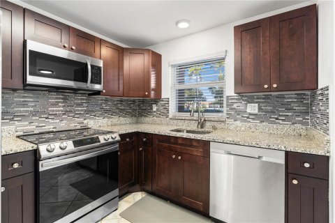 Condominio en venta en Sunrise, Florida, 1 dormitorio, 78.97 m2 № 2050522 - foto 2