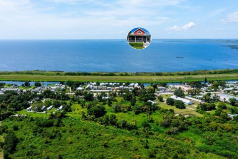 House in Okeechobee, Florida 1 bedroom, 136.01 sq.m. № 2175625 - photo 13