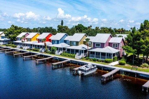 House in Okeechobee, Florida 1 bedroom, 136.01 sq.m. № 2175625 - photo 14