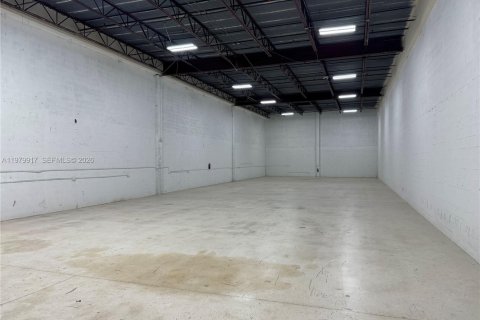 Propiedad comercial en Doral, Florida № 2158596