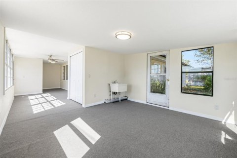 Casa en venta en Zephyrhills, Florida, 2 dormitorios, 136.85 m2 № 2095295 - foto 6