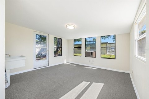 Casa en venta en Zephyrhills, Florida, 2 dormitorios, 136.85 m2 № 2095295 - foto 5
