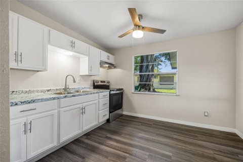 Casa en venta en Zephyrhills, Florida, 2 dormitorios, 136.85 m2 № 2095295 - foto 11
