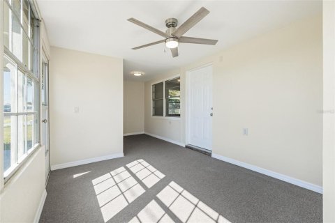 Casa en venta en Zephyrhills, Florida, 2 dormitorios, 136.85 m2 № 2095295 - foto 7