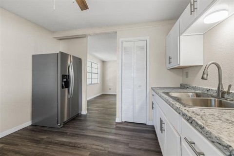Casa en venta en Zephyrhills, Florida, 2 dormitorios, 136.85 m2 № 2095295 - foto 13