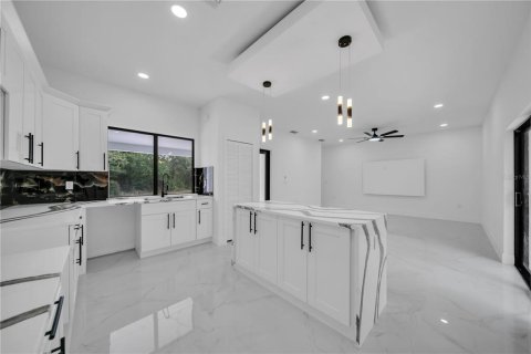 Villa ou maison à vendre à Lehigh Acres, Floride: 3 chambres, 111.48 m2 № 2415425 - photo 11