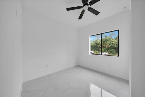 Villa ou maison à vendre à Lehigh Acres, Floride: 3 chambres, 111.48 m2 № 2415425 - photo 14
