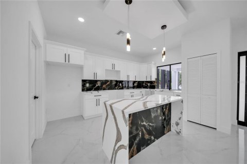 Villa ou maison à vendre à Lehigh Acres, Floride: 3 chambres, 111.48 m2 № 2415425 - photo 7