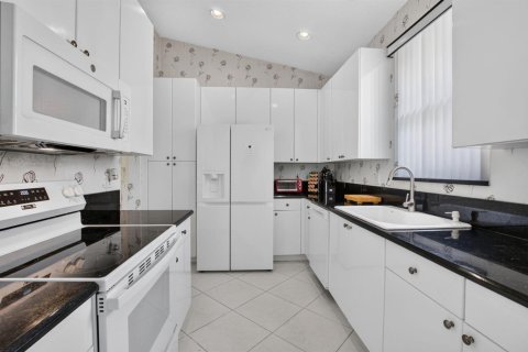 Villa ou maison à vendre à Delray Beach, Floride: 2 chambres, 144.74 m2 № 2414861 - photo 12