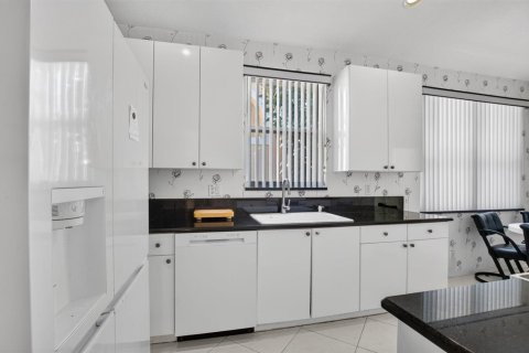 Villa ou maison à vendre à Delray Beach, Floride: 2 chambres, 144.74 m2 № 2414861 - photo 6