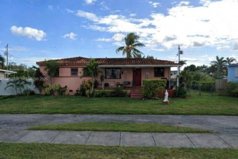 Villa ou maison à vendre à Miami, Floride: 3 chambres, 132.48 m2 № 2049932 - photo 2