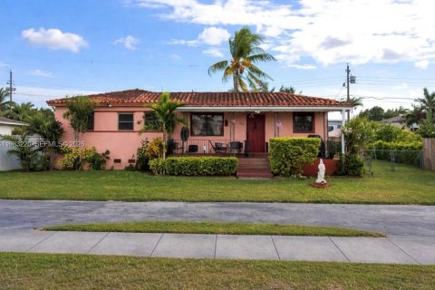 Villa ou maison à Miami, Floride 3 chambres, 132.48 m2 № 2049932