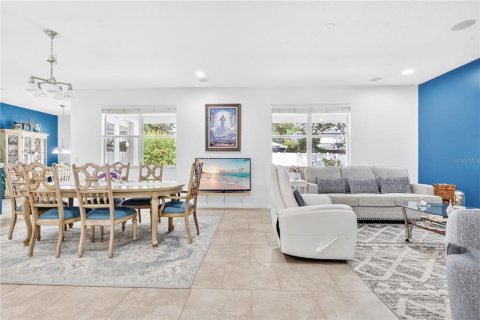House in Orlando, Florida 3 bedrooms, 250.19 sq.m. № 2199348 - photo 4