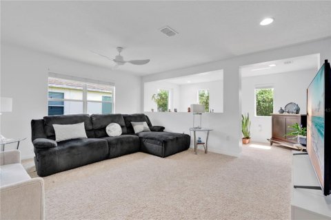 House in Orlando, Florida 3 bedrooms, 250.19 sq.m. № 2199348 - photo 25