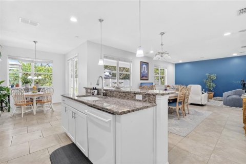 House in Orlando, Florida 3 bedrooms, 250.19 sq.m. № 2199348 - photo 12