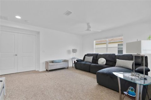 House in Orlando, Florida 3 bedrooms, 250.19 sq.m. № 2199348 - photo 26