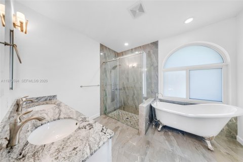 House in Cooper City, Florida 4 bedrooms, 250 sq.m. № 2033308 - photo 16