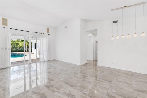 House in Cooper City, Florida 4 bedrooms, 250 sq.m. № 2033308 - photo 4