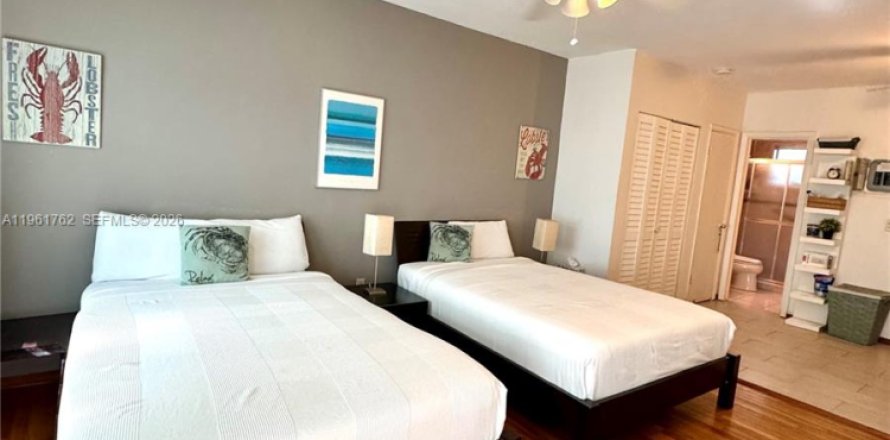 Студия в кондо в Майами-Бич, Флорида № 2024525