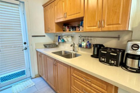 Снять в аренду кондоминиум в Майами-Бич, Флорида 40.88м2, № 2024525 - фото 7