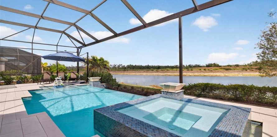 House in Fort Myers, Florida 4 bedrooms, 275.55 sq.m. № 2235353