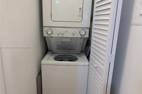 Купить кондоминиум в Пемброк-Пайнс, Флорида 2 спальни, 86.58м2, № 2153716 - фото 11