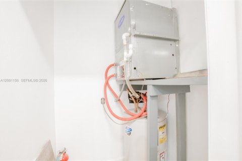 Condo in Hollywood, Florida, 2 bedrooms  № 2065338 - photo 14