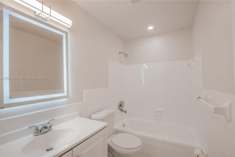 Condo in Hollywood, Florida, 2 bedrooms  № 2065338 - photo 13