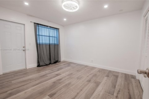 Condo in Hollywood, Florida, 2 bedrooms  № 2065338 - photo 21