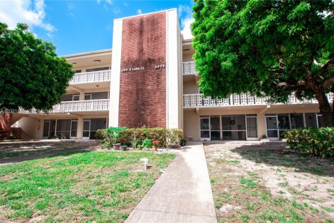 Condo in Hollywood, Florida, 2 bedrooms  № 2065338 - photo 28