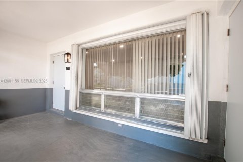 Condo in Hollywood, Florida, 2 bedrooms  № 2065338 - photo 25