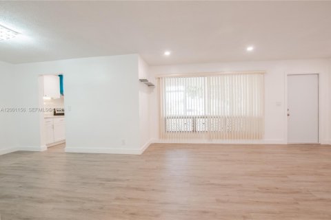 Condo in Hollywood, Florida, 2 bedrooms  № 2065338 - photo 6